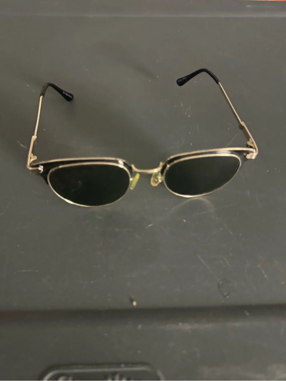 Classic Style Gold Sunglasses